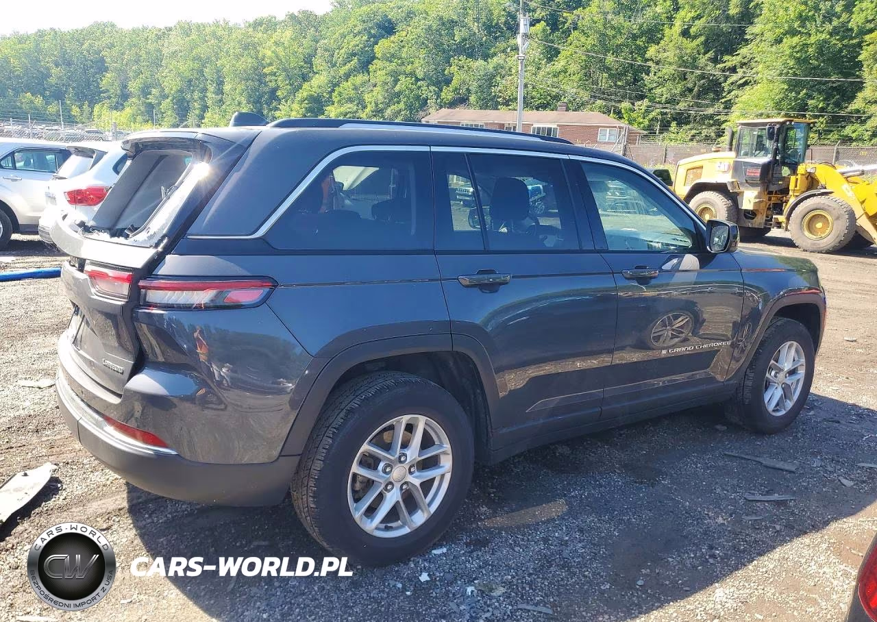 2023 Jeep Grand Cherokee Laredo VIN:1C4RJHAG3PC669449 - 3
