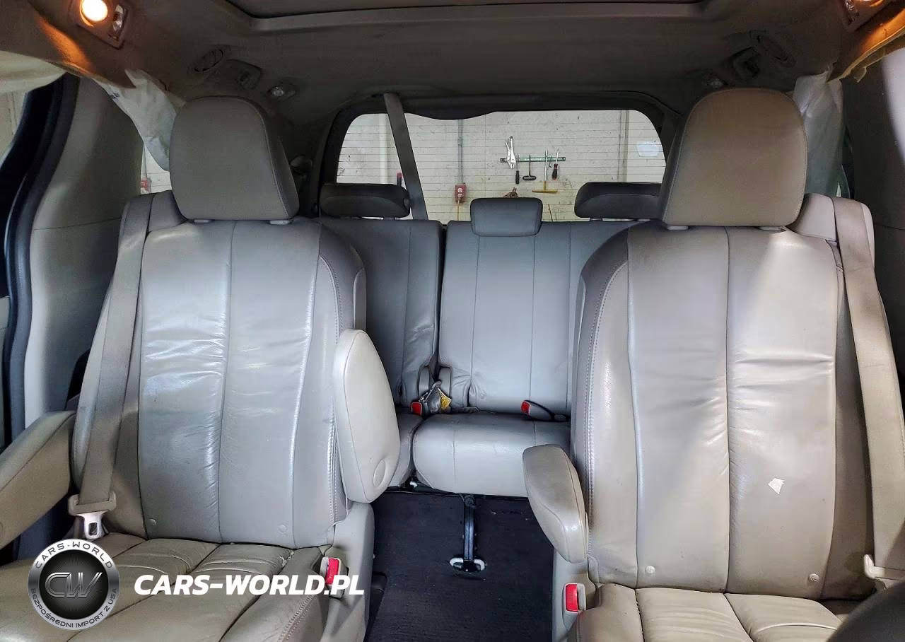 2011 Toyota Sienna Limited 7-Passenger VIN:5TDYK3DCXBS069829 - 10