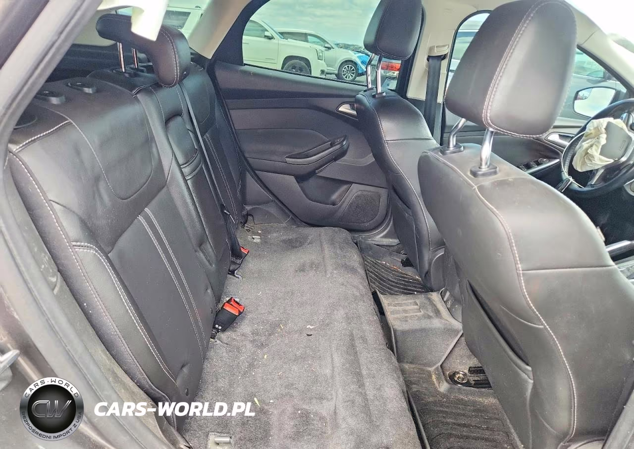 2012 Ford Focus Titanium VIN:1FAHP3N20CL343412 - 10