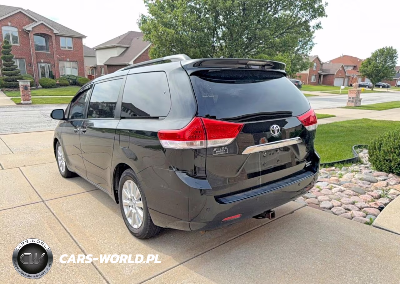 2011 Toyota Sienna Limited 7-Passenger VIN:5TDDK3DC6BS025325 - 3