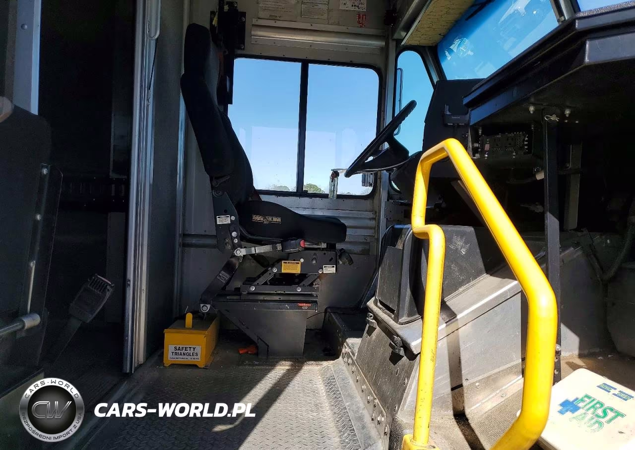 2015 Freightliner Mt45 G Delivery Truck VIN:4UZAC2DV4FCGP3280 - 7