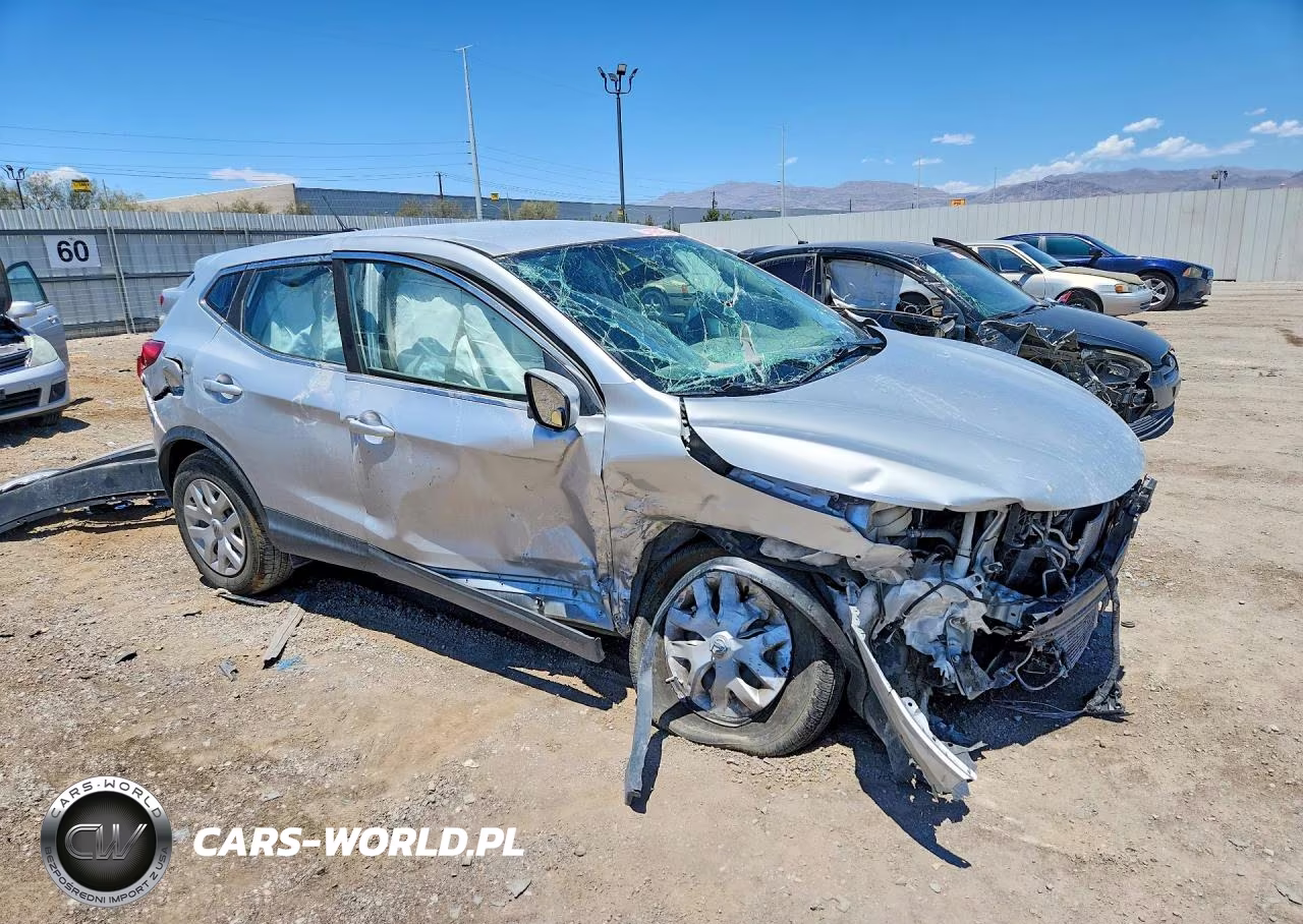 2018 Nissan Rogue Sport S VIN:JN1BJ1CR7JW259589 - 4