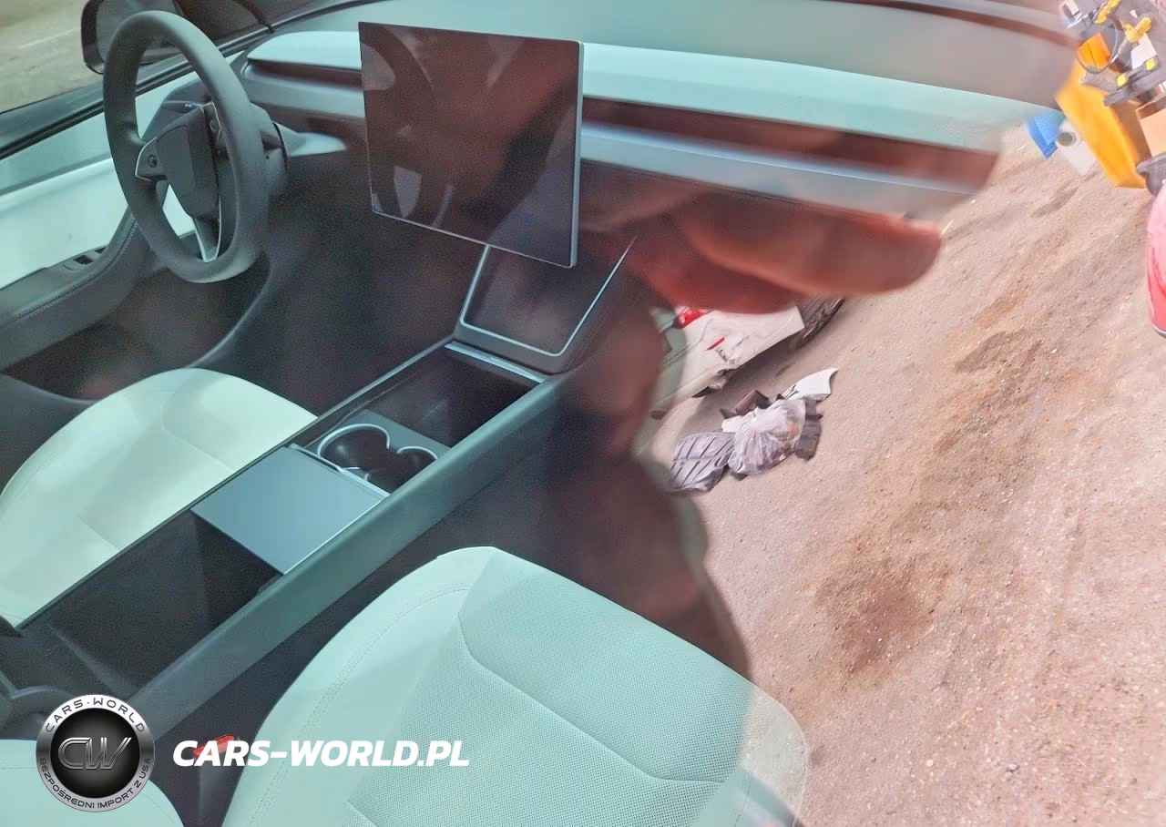 2026 Tesla Model Y VIN:7SAYGDED8TF613722 - 8