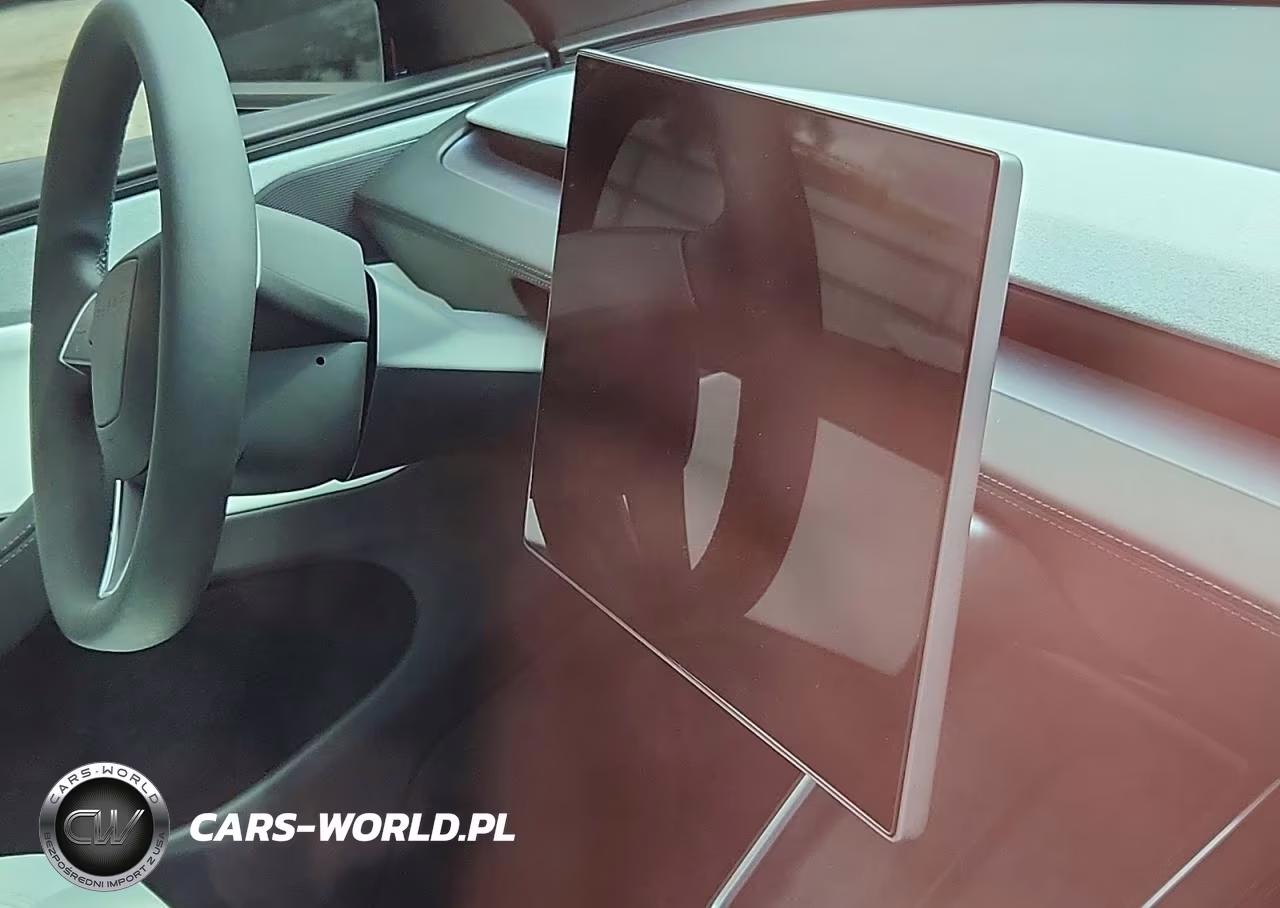 2026 Tesla Model Y VIN:7SAYGDED8TF613722 - 9