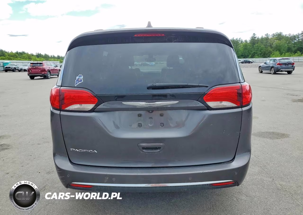 2017 Chrysler Pacifica Touring L Plus VIN:2C4RC1EG2HR584932 - 6