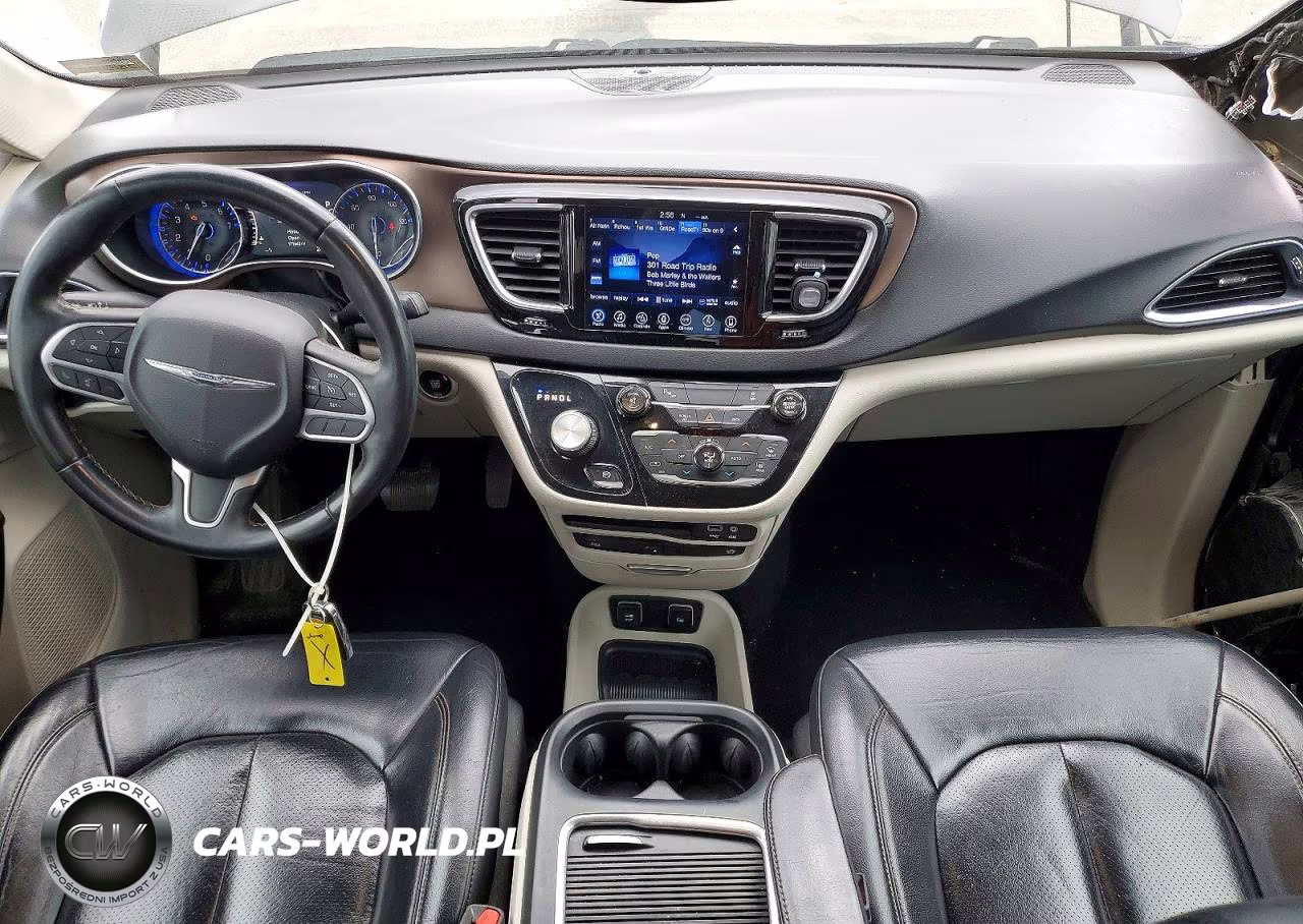 2017 Chrysler Pacifica Touring L Plus VIN:2C4RC1EG2HR584932 - 8