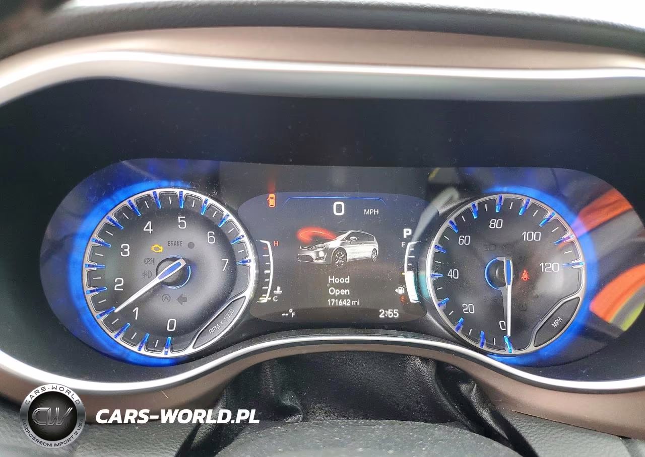 2017 Chrysler Pacifica Touring L Plus VIN:2C4RC1EG2HR584932 - 9