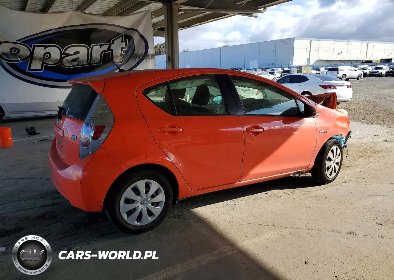 2013 Toyota Prius C Two VIN:JTDKDTB38D1031566 - 3