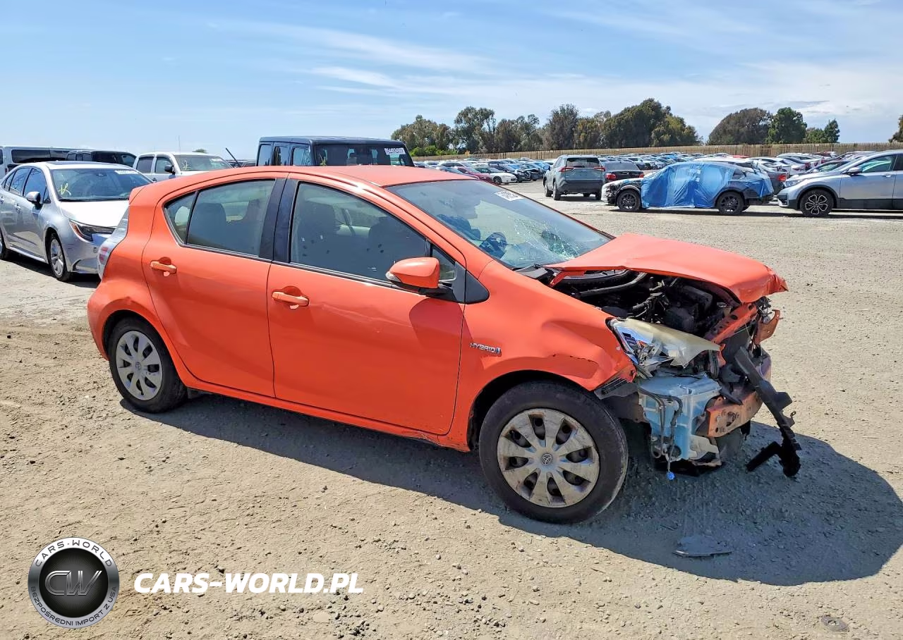 2013 Toyota Prius C Two VIN:JTDKDTB38D1031566 - 4