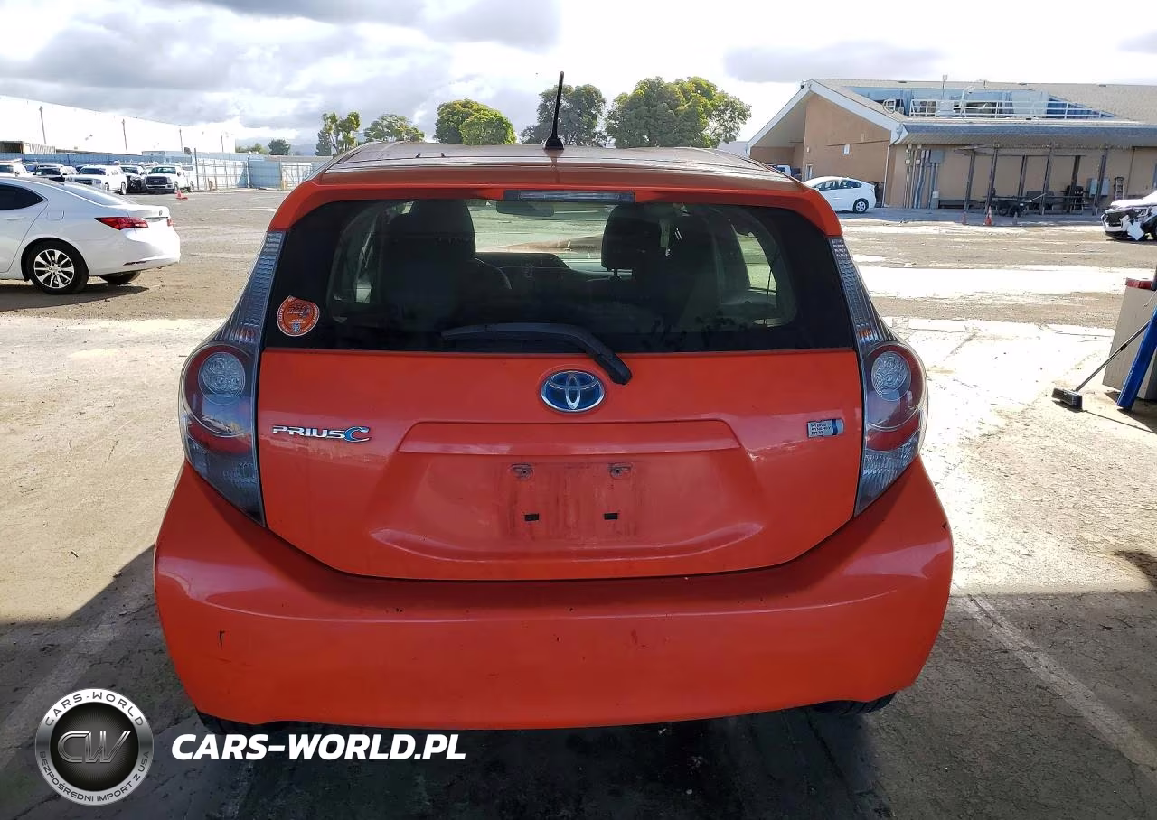 2013 Toyota Prius C Two VIN:JTDKDTB38D1031566 - 6