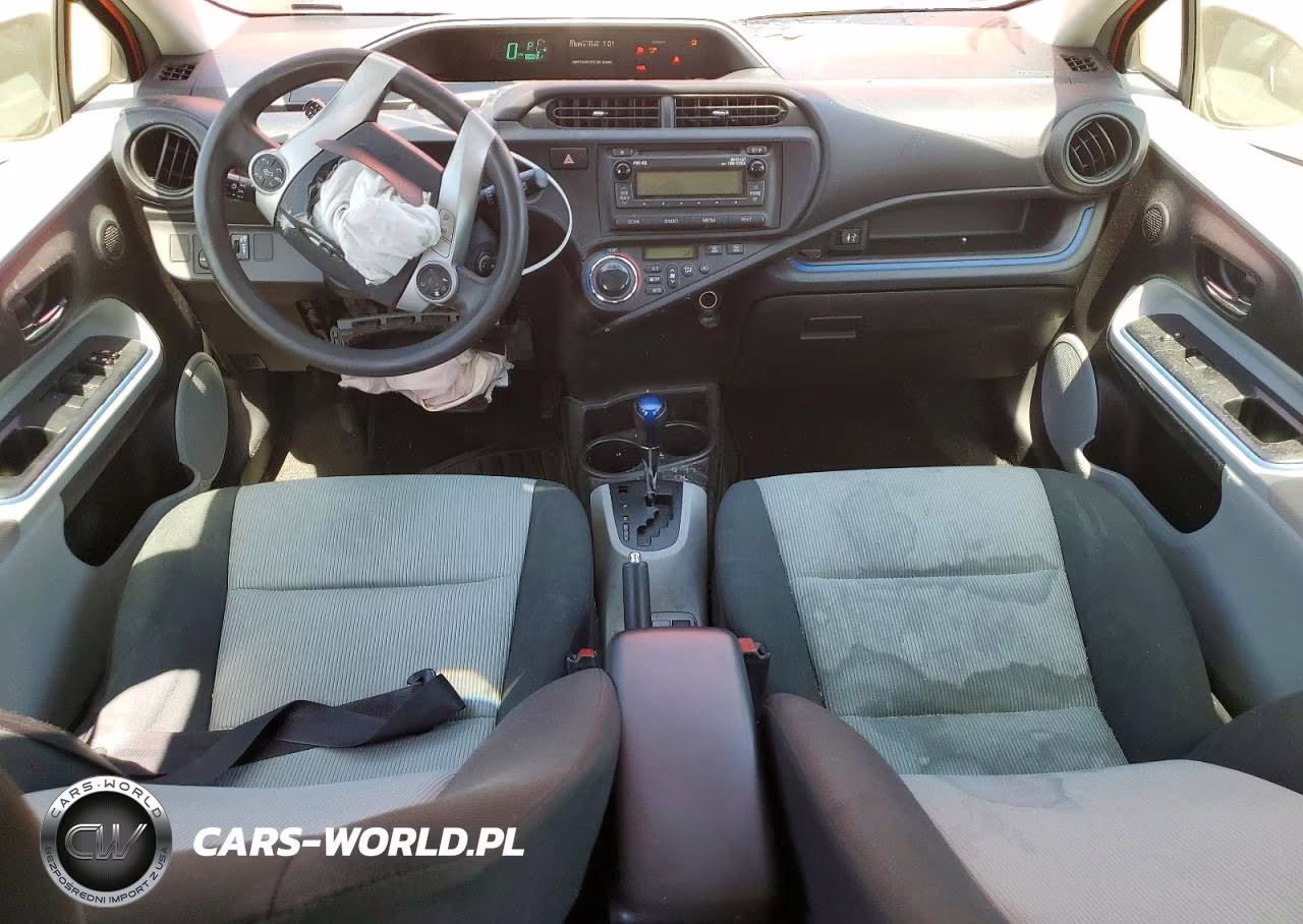 2013 Toyota Prius C Two VIN:JTDKDTB38D1031566 - 8