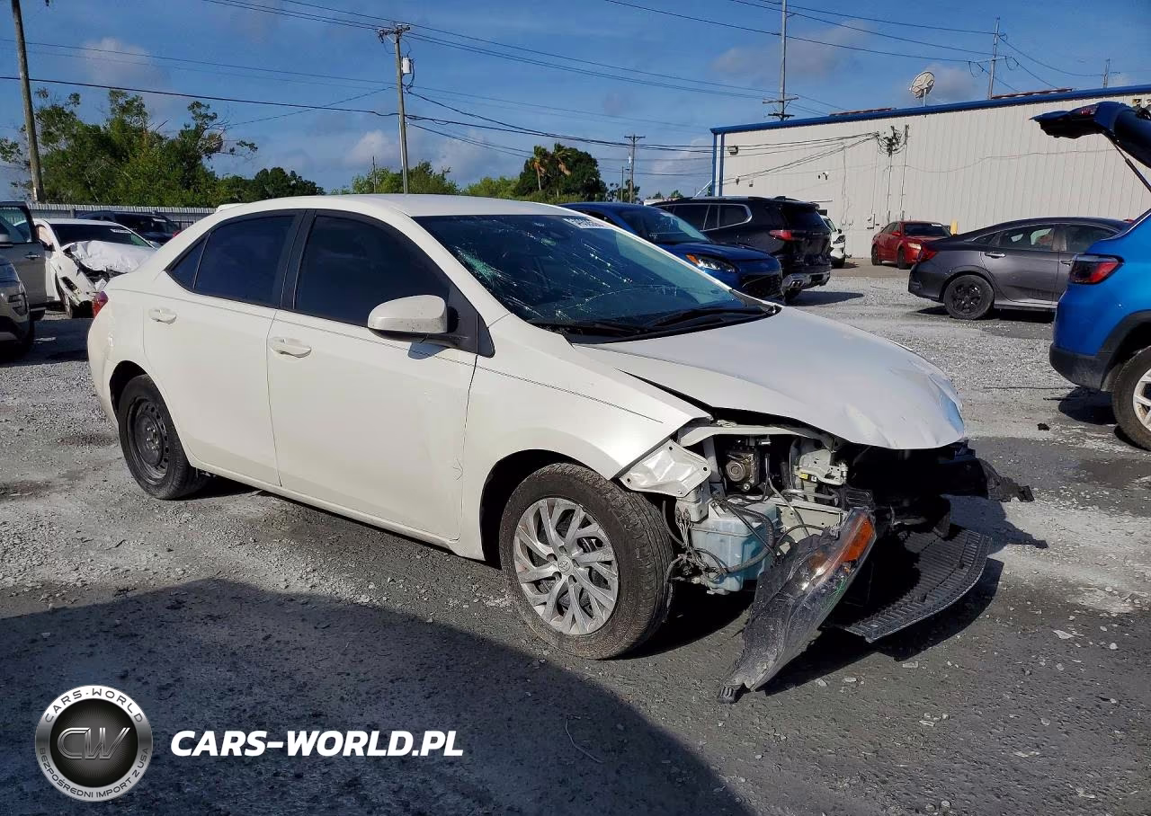 2018 Toyota Corolla Le VIN:5YFBURHE7JP783942 - 4