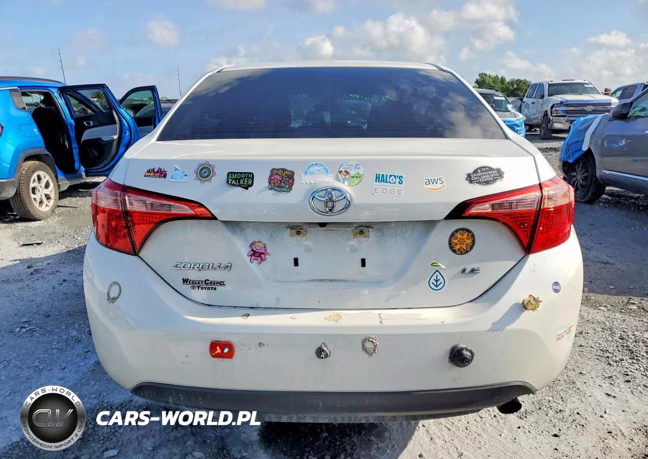 2018 Toyota Corolla Le VIN:5YFBURHE7JP783942 - 6
