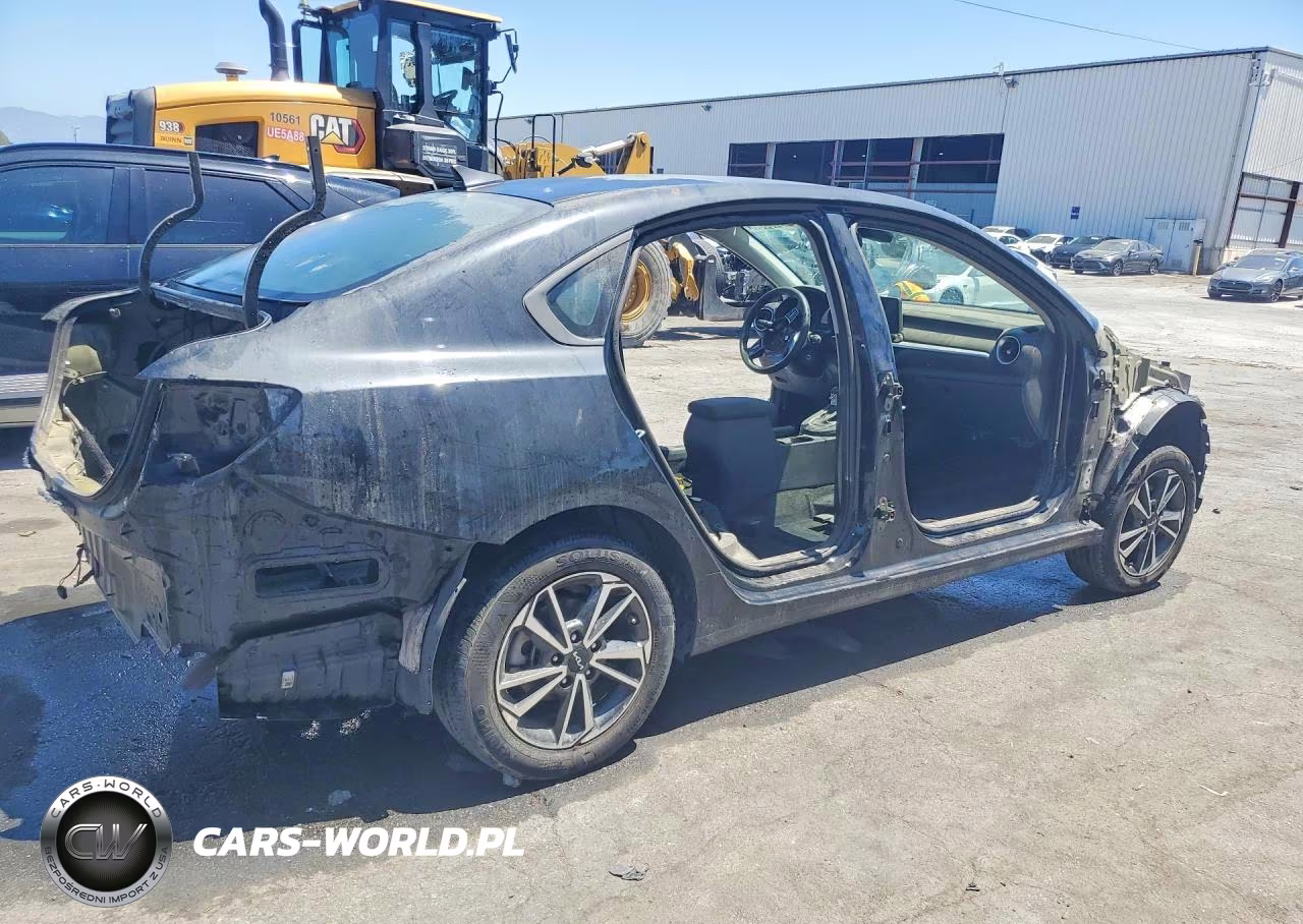 2022 Kia Forte Lxs VIN:3KPF24AD0NE503796 - 3