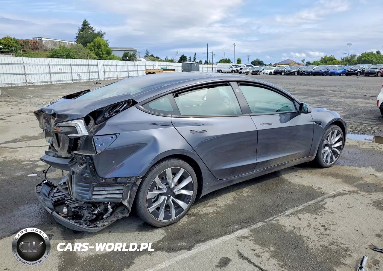 2024 Tesla Model 3 VIN:5YJ3E1EA8RF743011 - 3