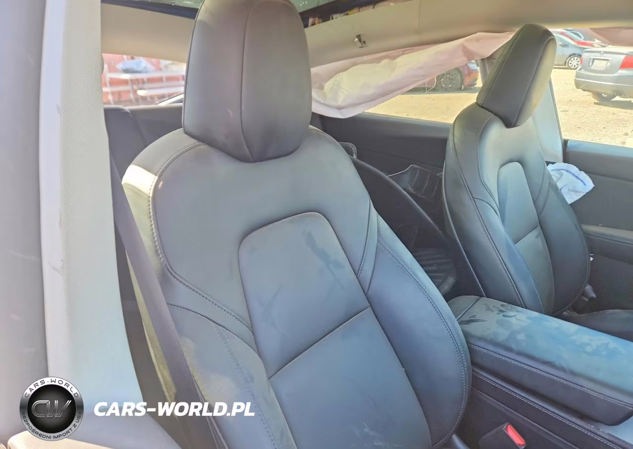2024 Tesla Model Y VIN:7SAYGAEE4RF186393 - 10