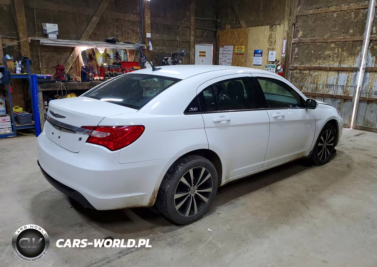 2014 Chrysler 200 Touring VIN:1C3CCBBG4EN120408 - 3