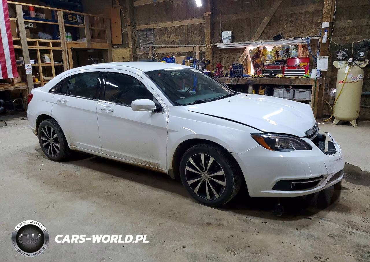 2014 Chrysler 200 Touring VIN:1C3CCBBG4EN120408 - 4