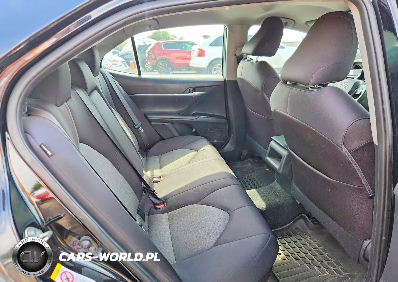 2018 Toyota Camry VIN:4T1B31HK7JU506846 - 10