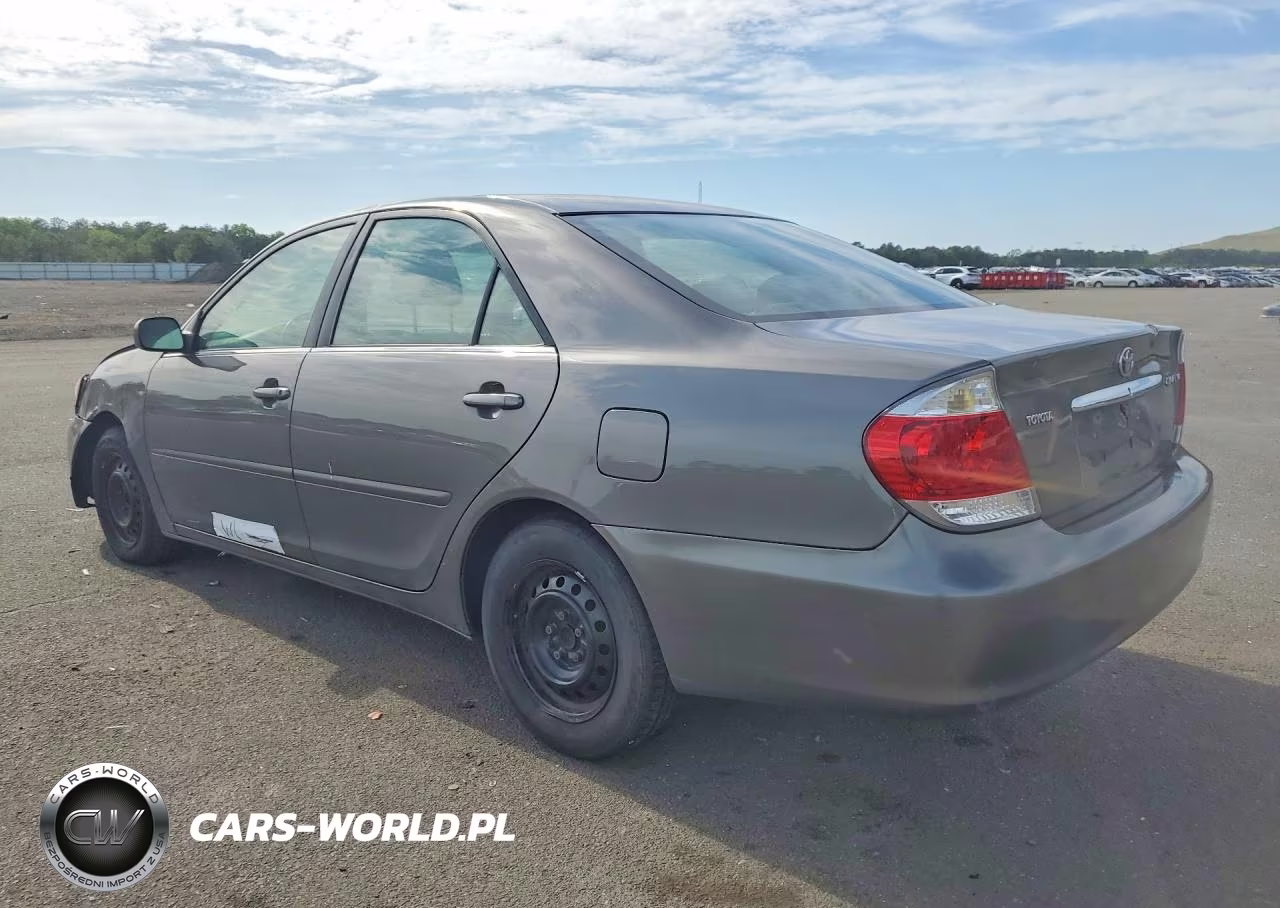 2005 Toyota Camry Le VIN:4T1BE32K85U558586 - 2