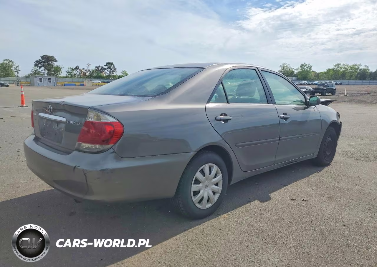 2005 Toyota Camry Le VIN:4T1BE32K85U558586 - 3