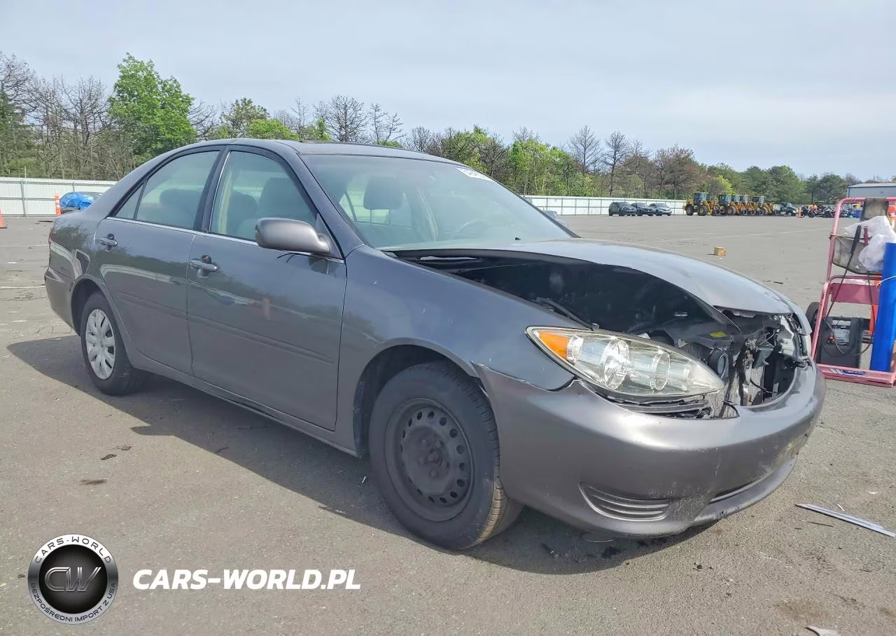 2005 Toyota Camry Le VIN:4T1BE32K85U558586 - 4