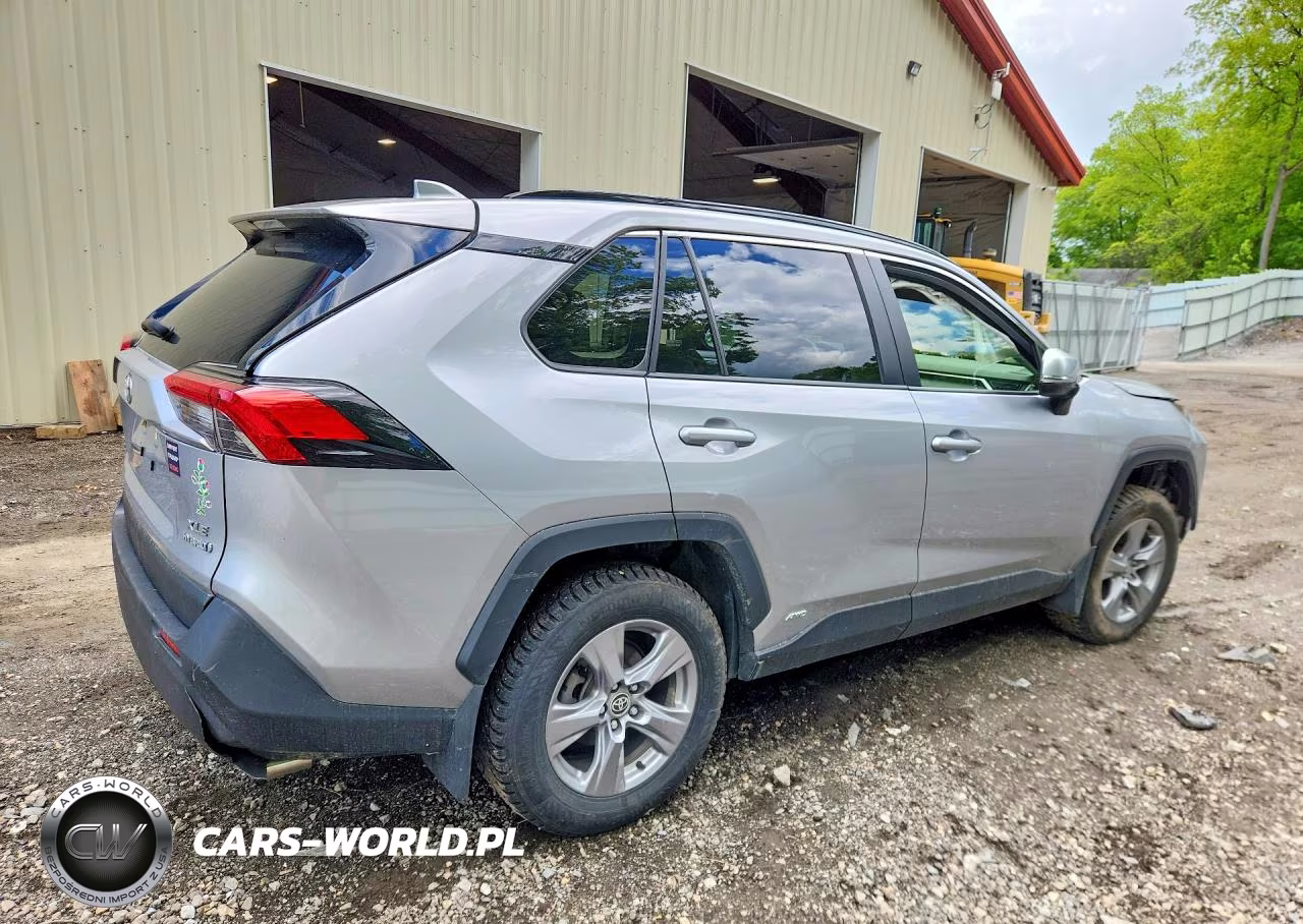 2024 Toyota Rav4 Hybrid Xle VIN:JTMRWRFV1RD247742 - 3