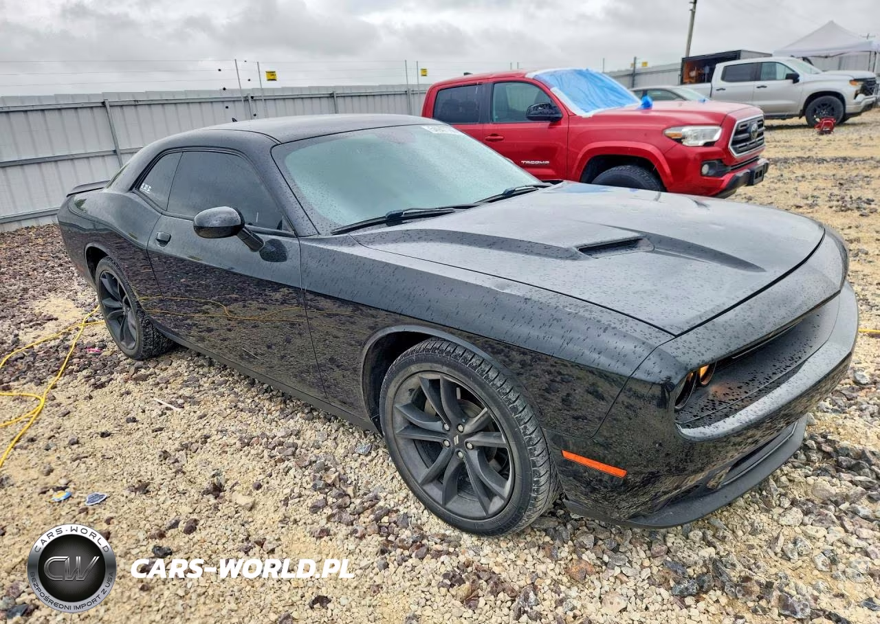 2017 Dodge Challenger Sxt VIN:2C3CDZAG4HH633811 - 4