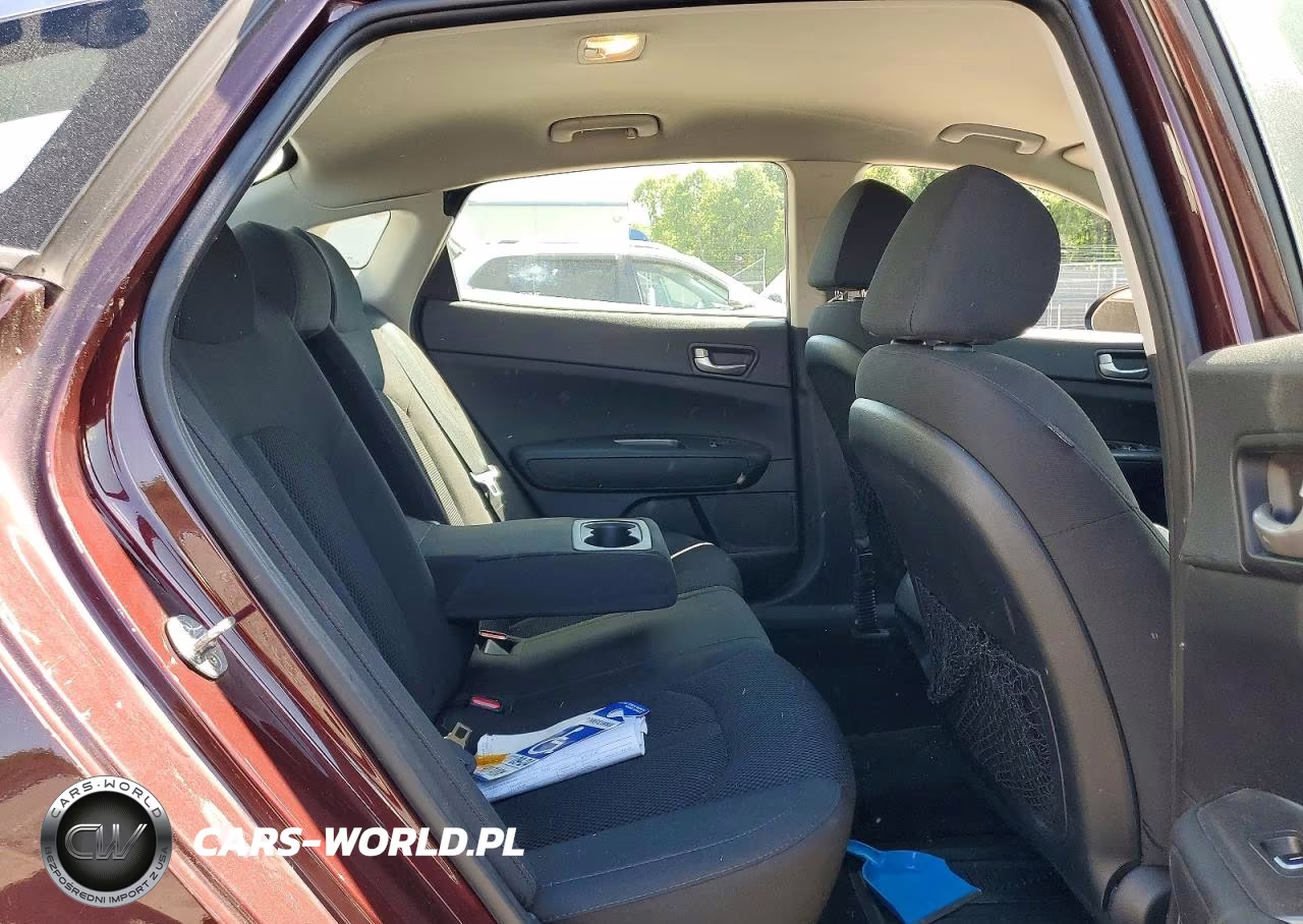 2019 Kia Optima Lx VIN:5XXGT4L33KG364689 - 10