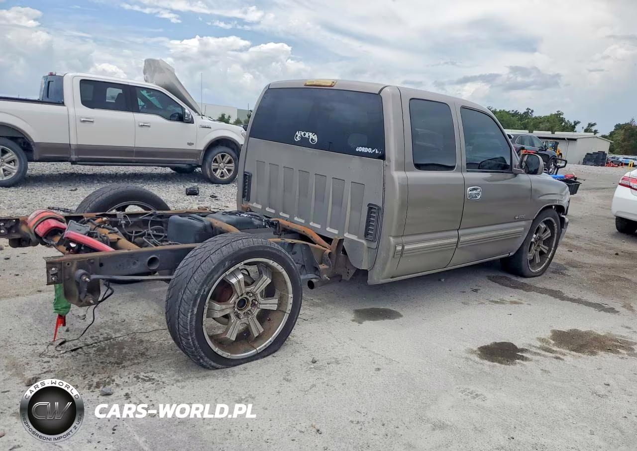 2000 Chevrolet Silverado C1500 VIN:2GCEC19V4Y1407532 - 3