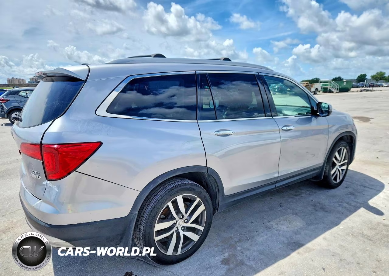2018 Honda Pilot Elite VIN:5FNYF6H02JB009553 - 3