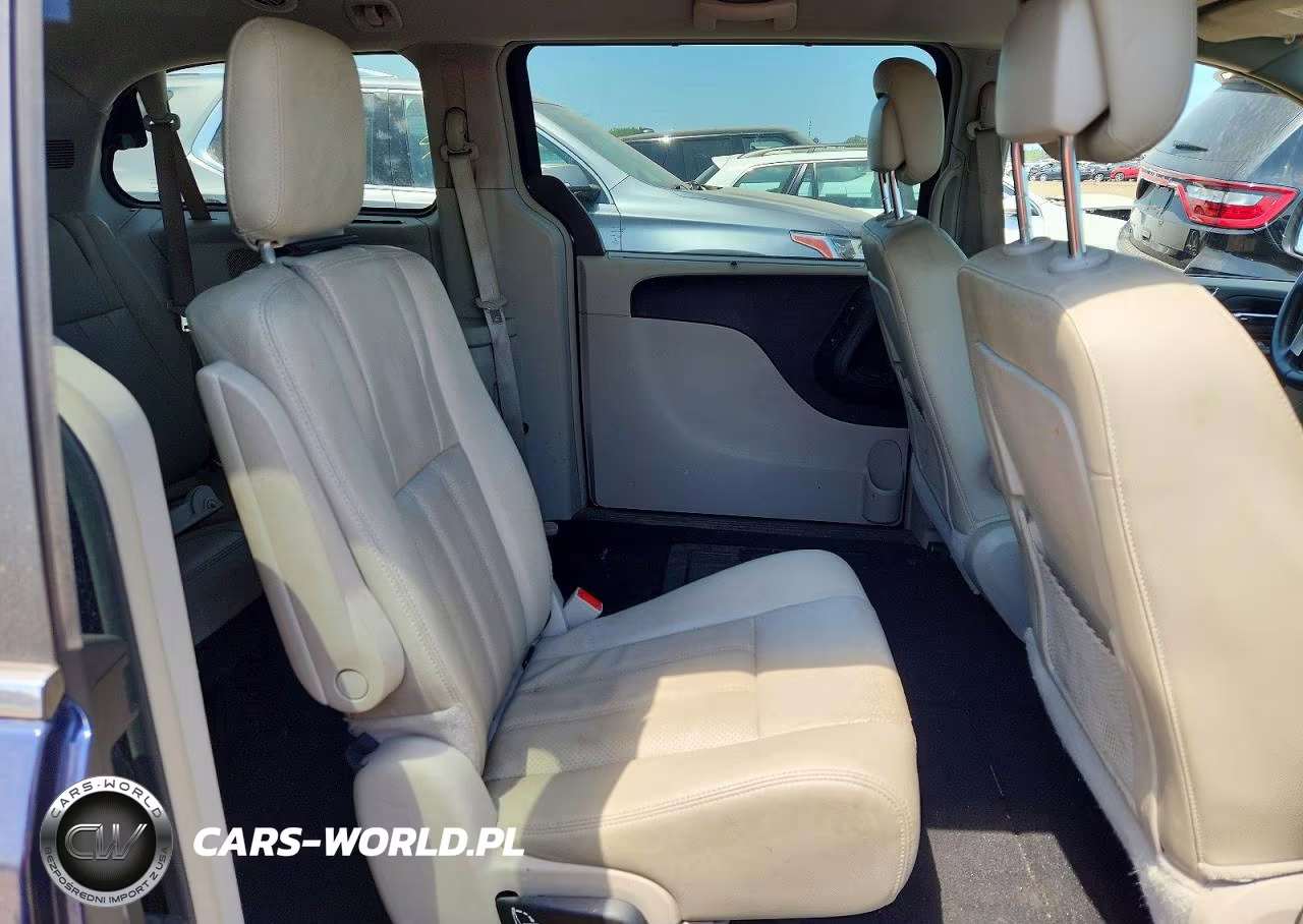 2015 Chrysler Town & Country Touring L VIN:2C4RC1CG3FR726429 - 10