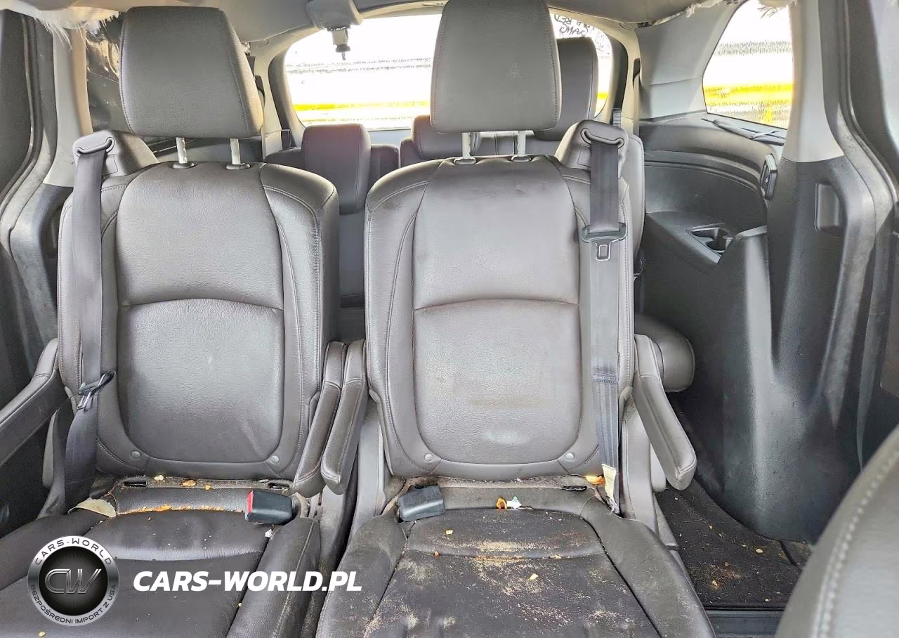 2018 Honda Odyssey Touring VIN:5FNRL6H82JB004114 - 10