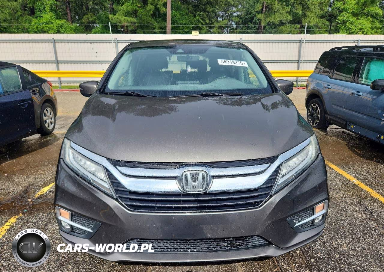 2018 Honda Odyssey Touring VIN:5FNRL6H82JB004114 - 5