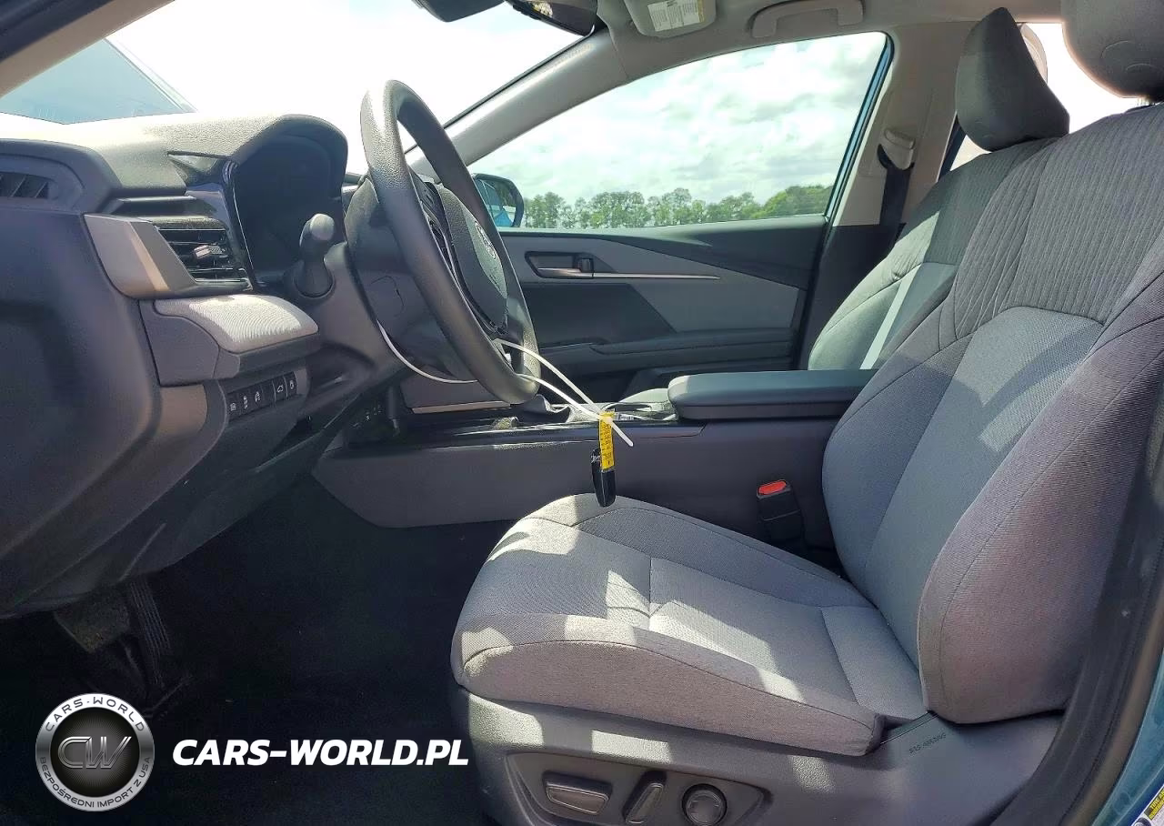2025 Toyota Camry Le VIN:4T1DAACK2SU151303 - 7