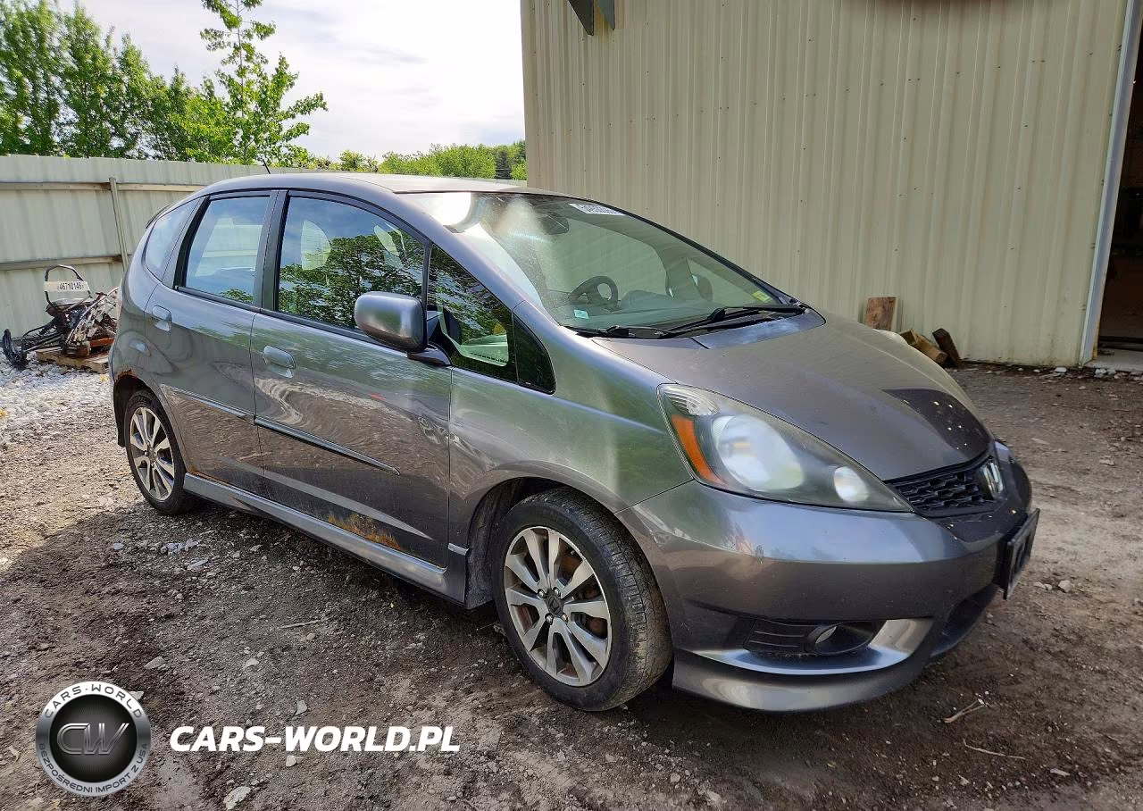 2013 Honda Fit Sport VIN:JHMGE8G59DC053718 - 4