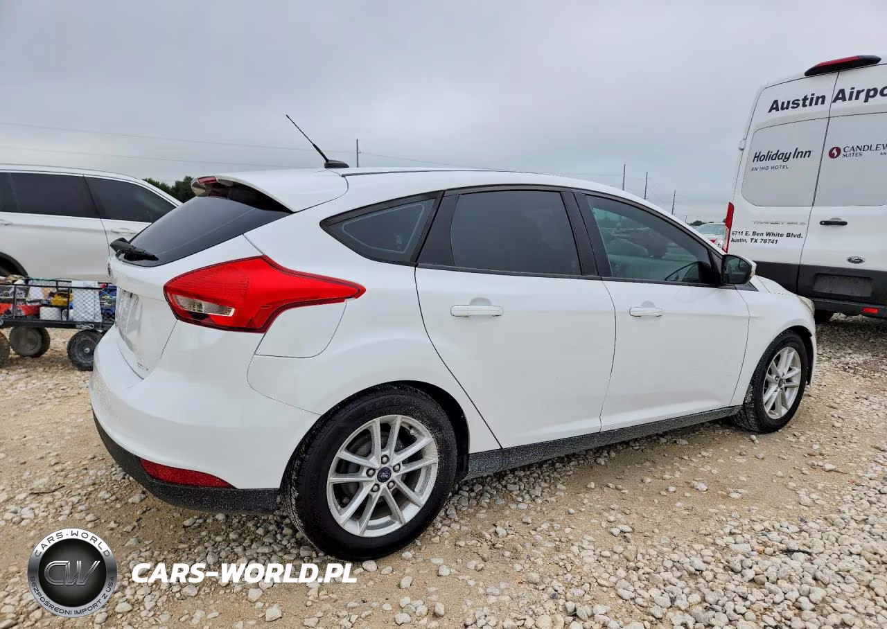 2016 Ford Focus Se VIN:1FADP3K25GL244867 - 3