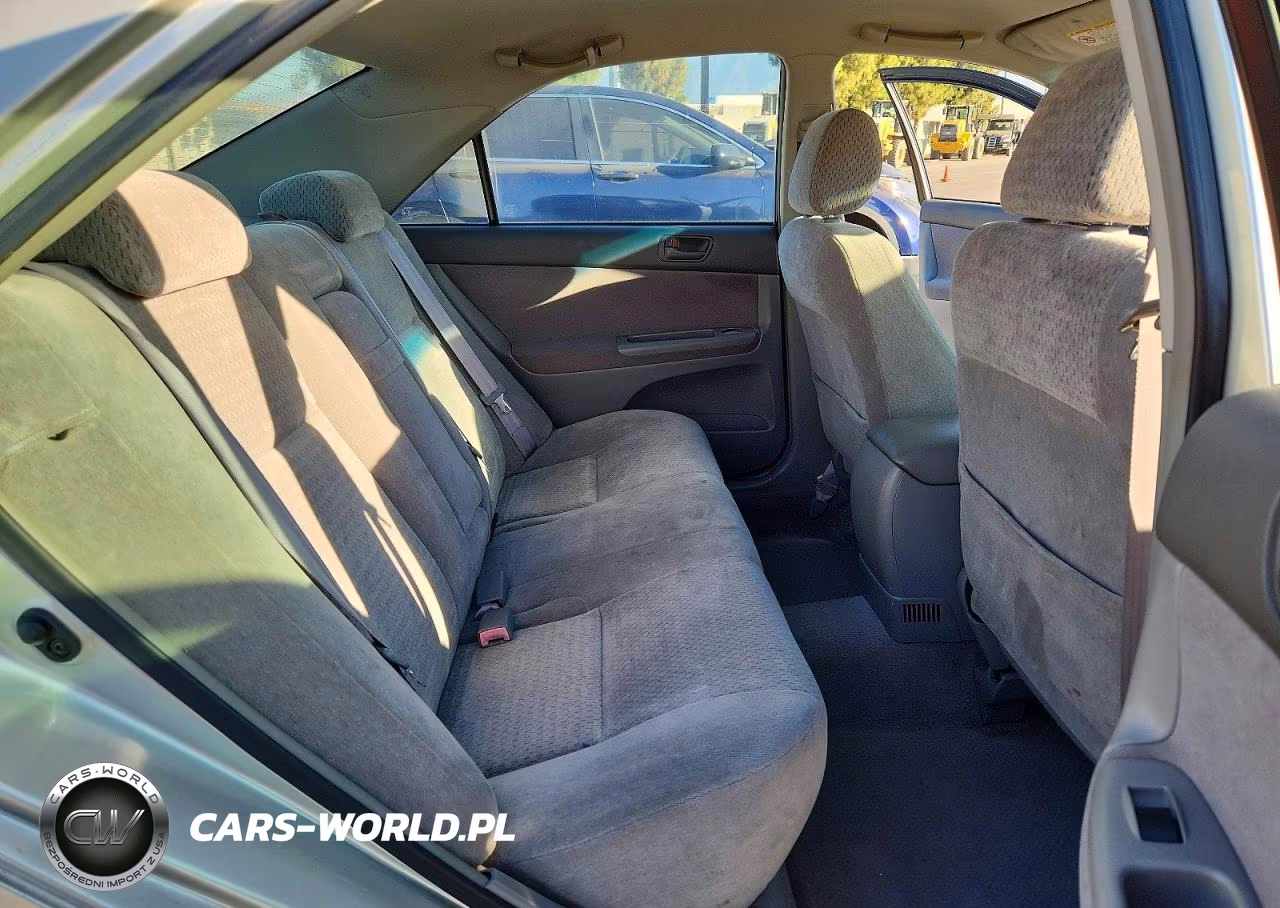 2002 Toyota Camry Le VIN:JTDBE32K120101853 - 10