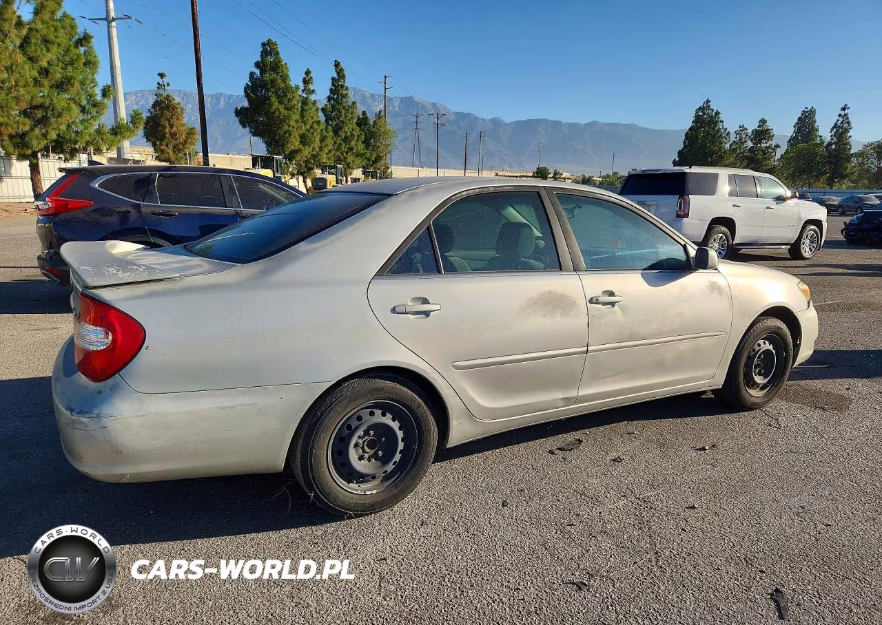 2002 Toyota Camry Le VIN:JTDBE32K120101853 - 3