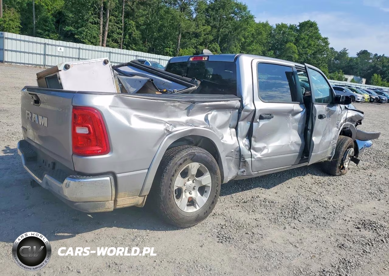 2025 Ram 1500 Big Horn VIN:1C6RREFG2SN570013 - 3