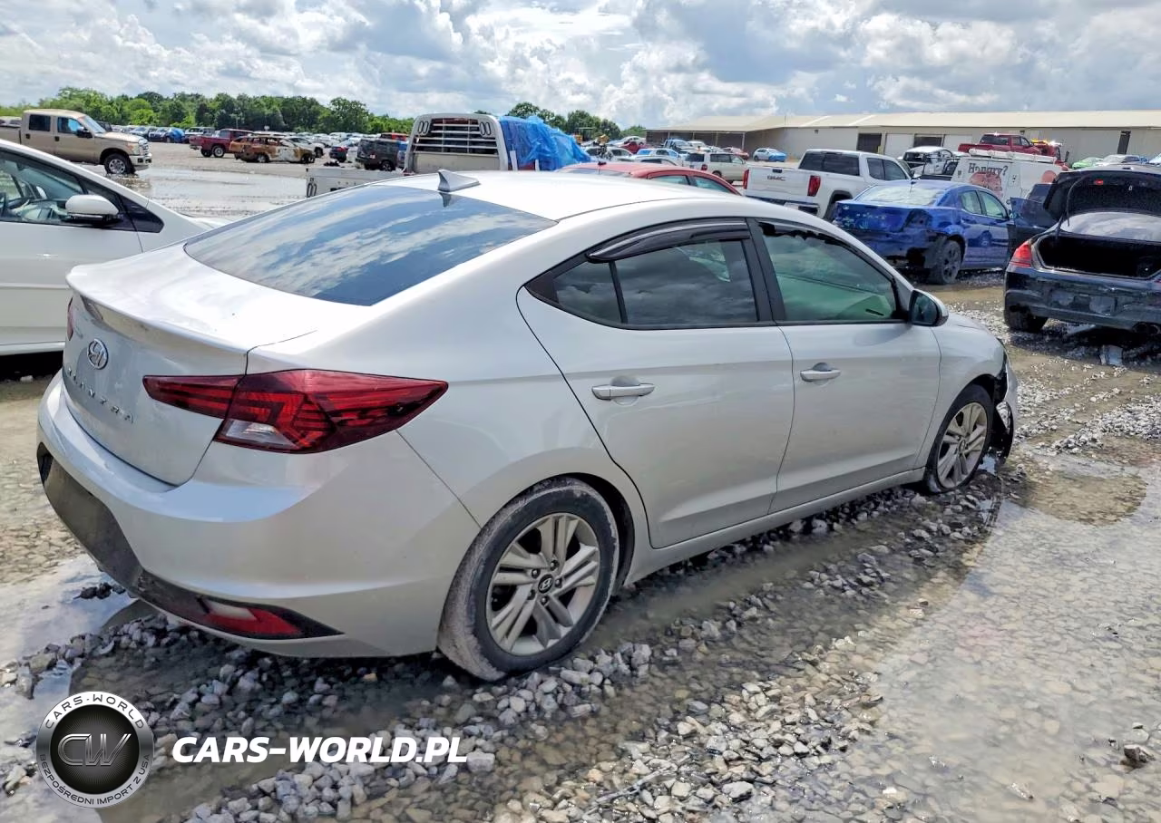 2019 Hyundai Elantra Sel VIN:5NPD84LF2KH415084 - 3