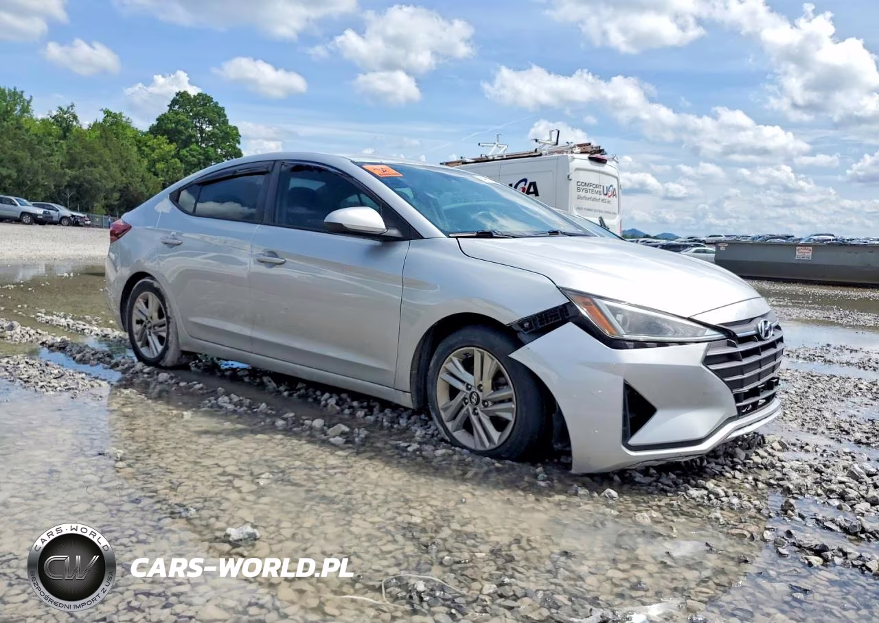2019 Hyundai Elantra Sel VIN:5NPD84LF2KH415084 - 4