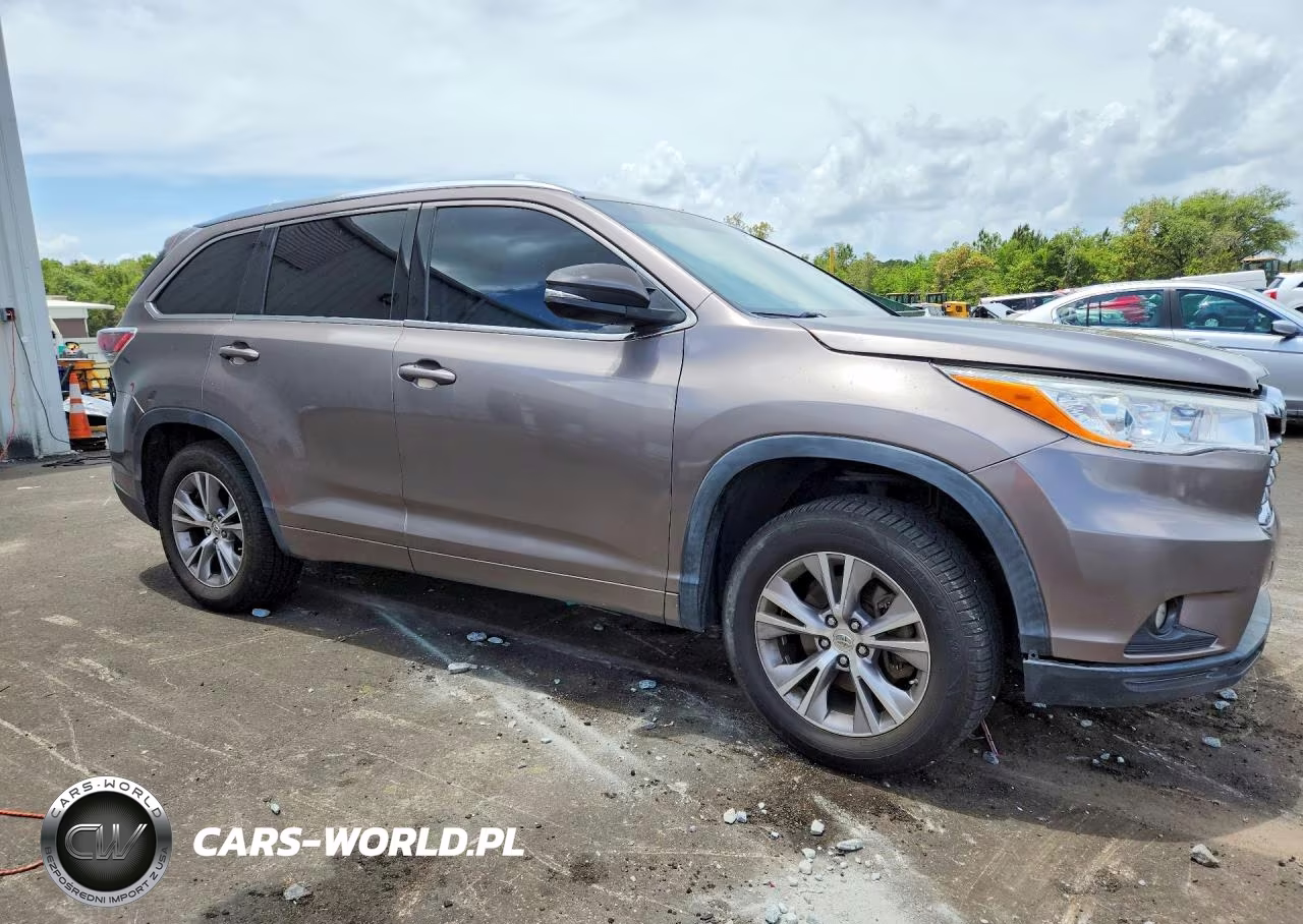 2015 Toyota Highlander Xle VIN:5TDKKRFH7FS046872 - 4