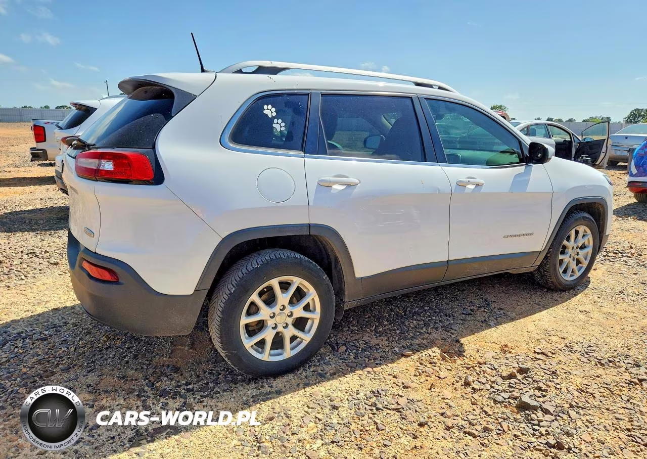 2018 Jeep Cherokee Latitude Plus VIN:1C4PJLLB9JD513459 - 3