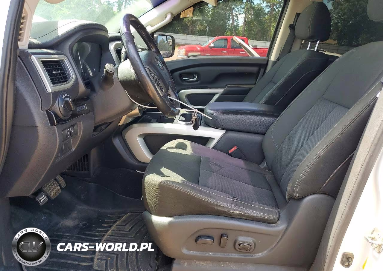 2018 Nissan Titan VIN:1N6AA1E57JN539888 - 7