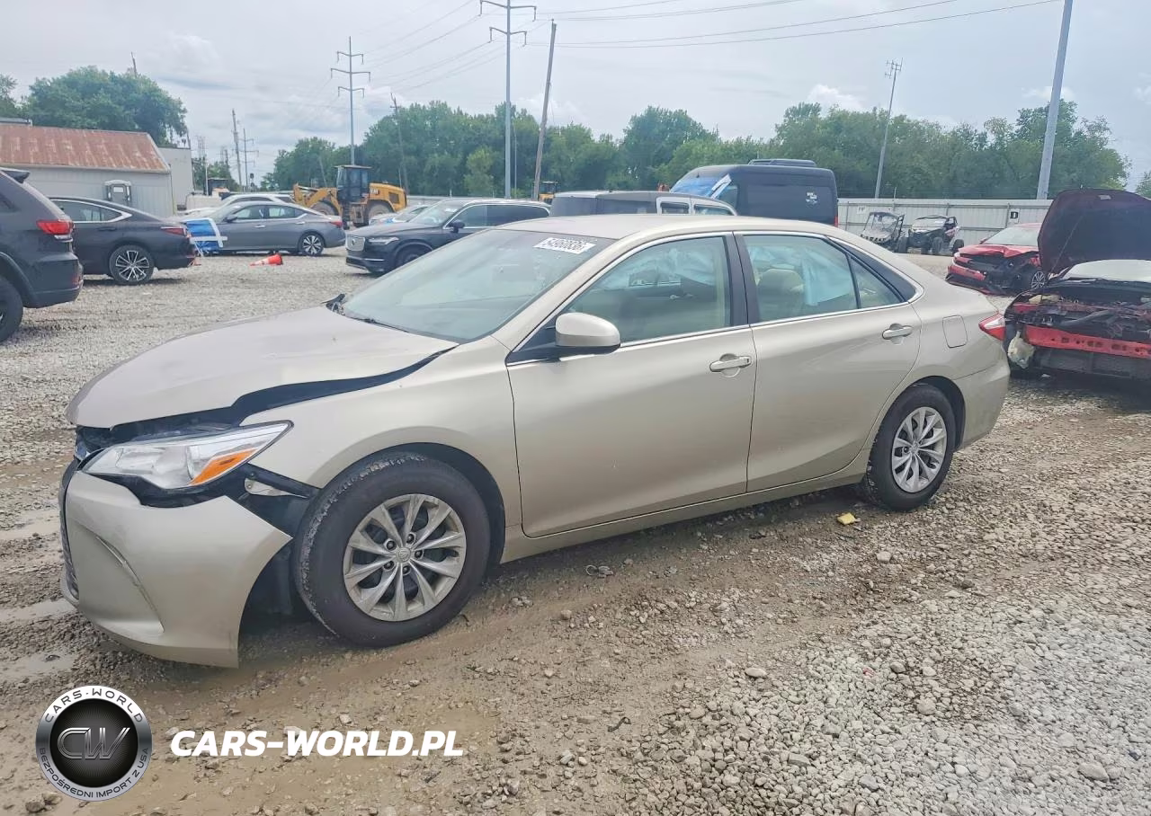 2016 Toyota Camry Le – zdjęcie 1 z 12