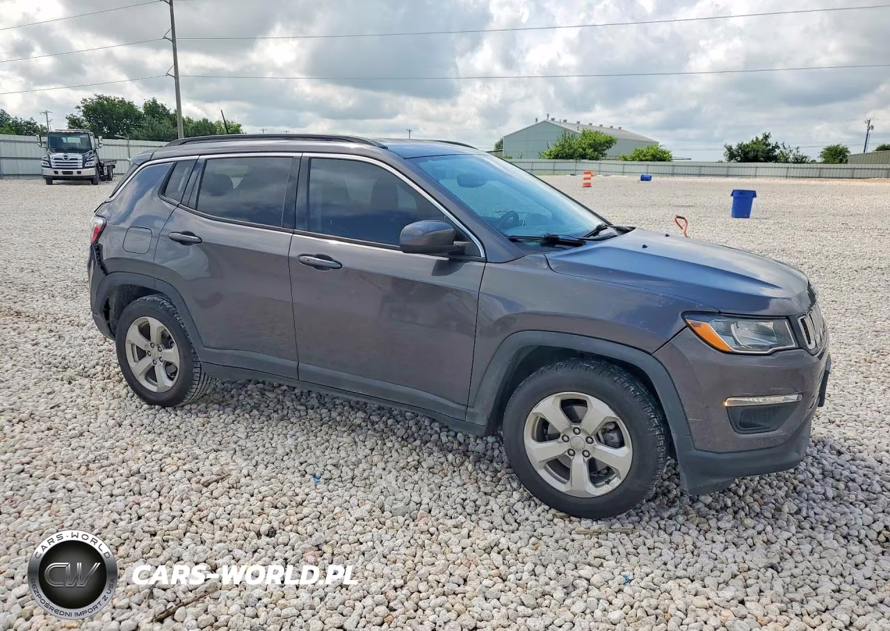 2021 Jeep Compass Latitude VIN:3C4NJCBB4MT572233 - 4