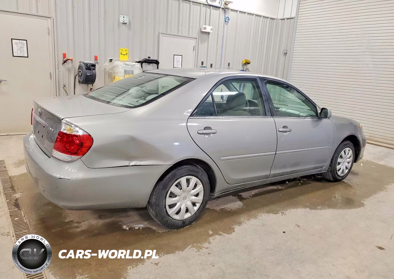 2005 Toyota Camry Le VIN:4T1BE32K95U575882 - 3