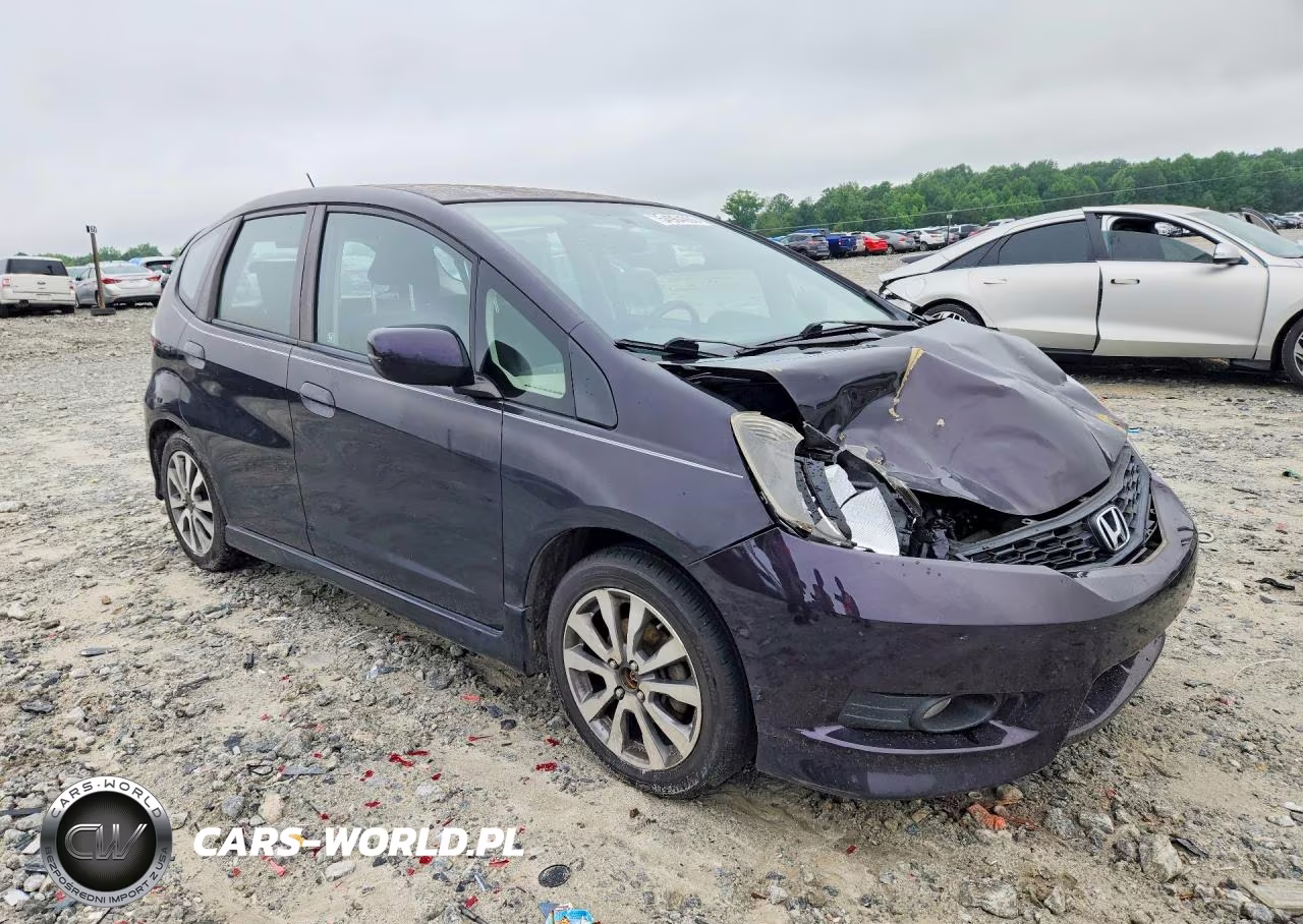 2013 Honda Fit Sport VIN:JHMGE8H55DC047896 - 4