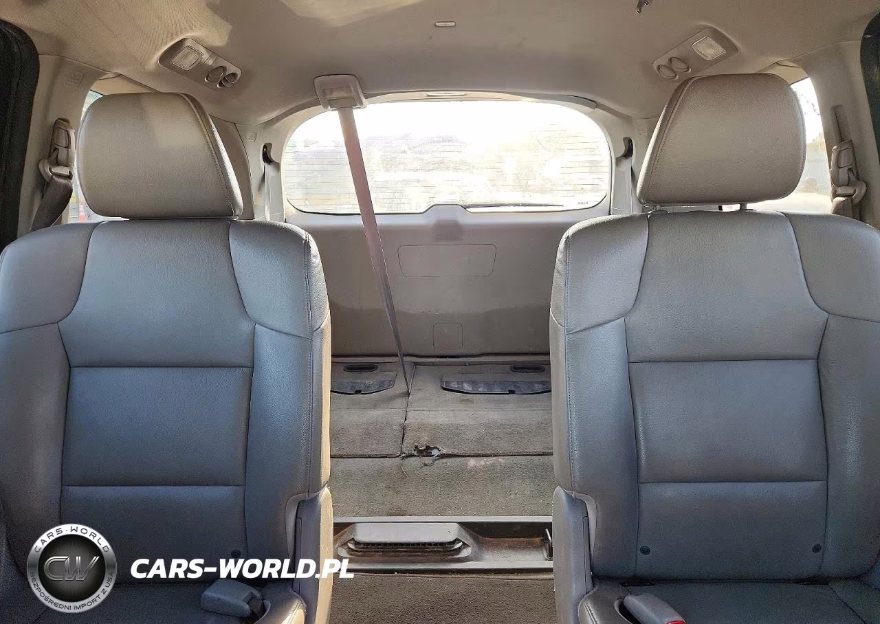 2016 Honda Odyssey Touring VIN:5FNRL5H95GB083323 - 10